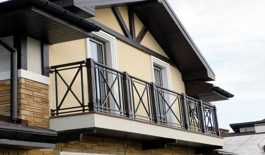Балкон в частном доме: виды, особенности строительства